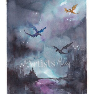 Aquarelle originale verticale montrant trois dragons (un noir, un bleu violacé et un doré) volant dans un ciel de nuit aux nuances de violet et de turquoise. Un château fort et des lumières de ville brillent dans la brume en bas de l'image.